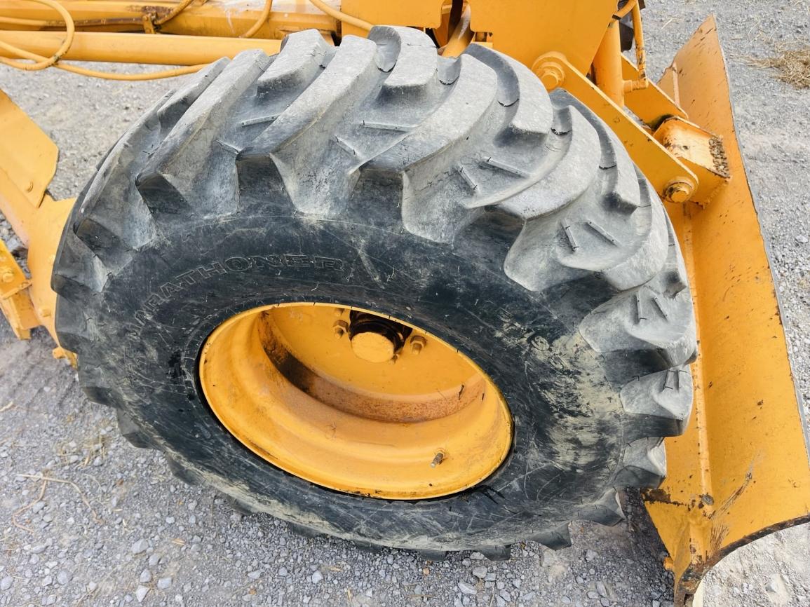 1999 LeeBoy 685 Motor Grader