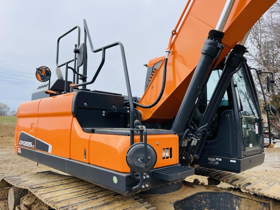 2022 Doosan DX225LC-5  Hydraulic Excavator