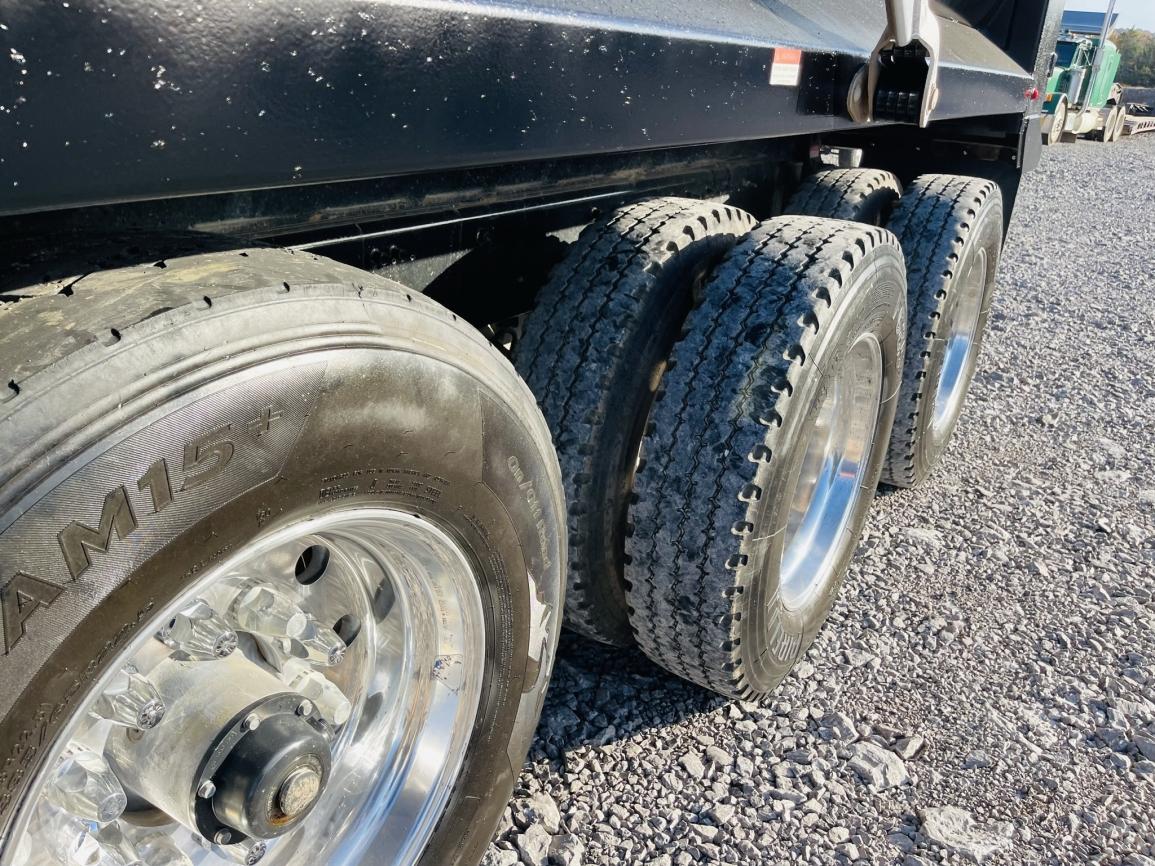 2017 FREIGHTLINER SD122 Tri-Axle Dump Truck