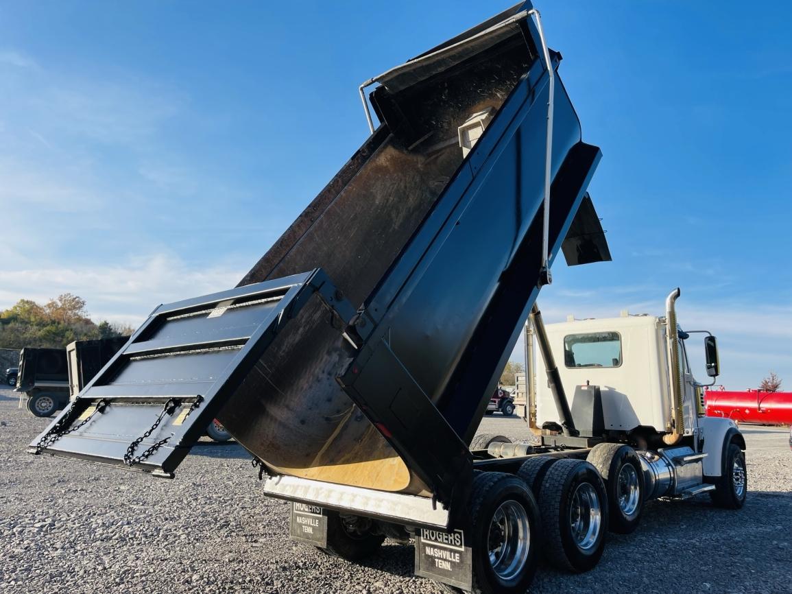 2017 FREIGHTLINER SD122 Tri-Axle Dump Truck