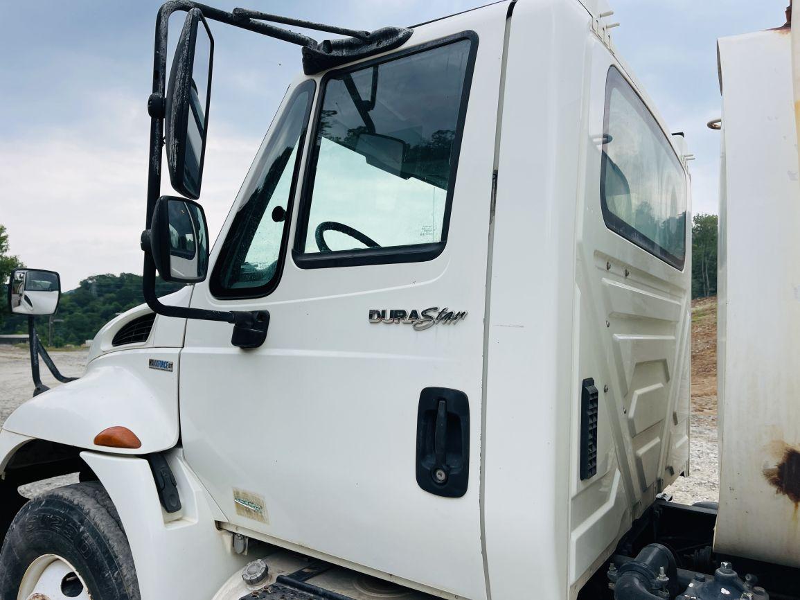 2010 INTERNATIONAL 4300SBA S/A Water Truck