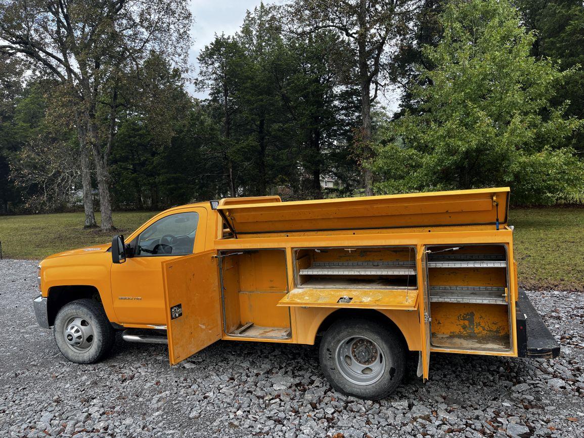 2015 CHEVROLET Silverado 3500HD S/A Service Truck