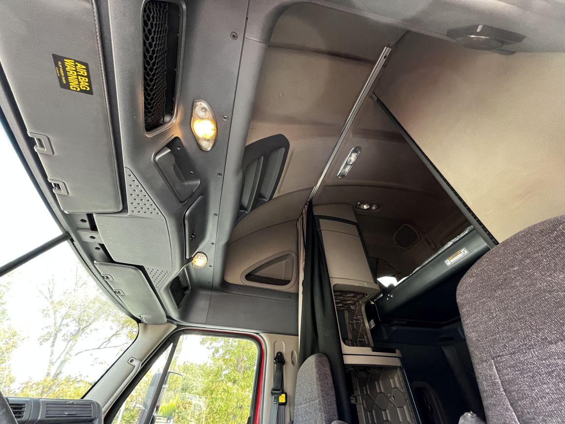 2015 FREIGHTLINER Cascadia Evolution  T/A Truck Tractor