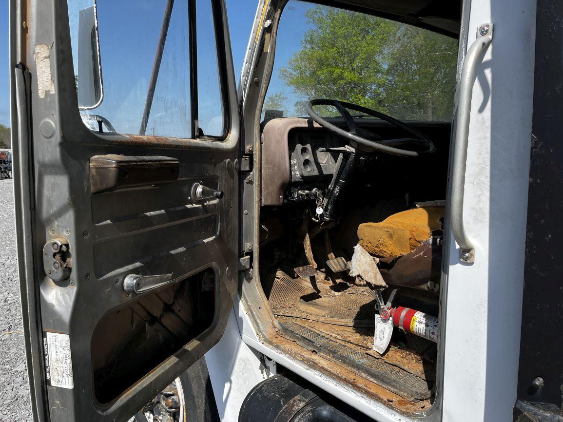 1981 INTERNATIONAL 1854 S/A Water Truck