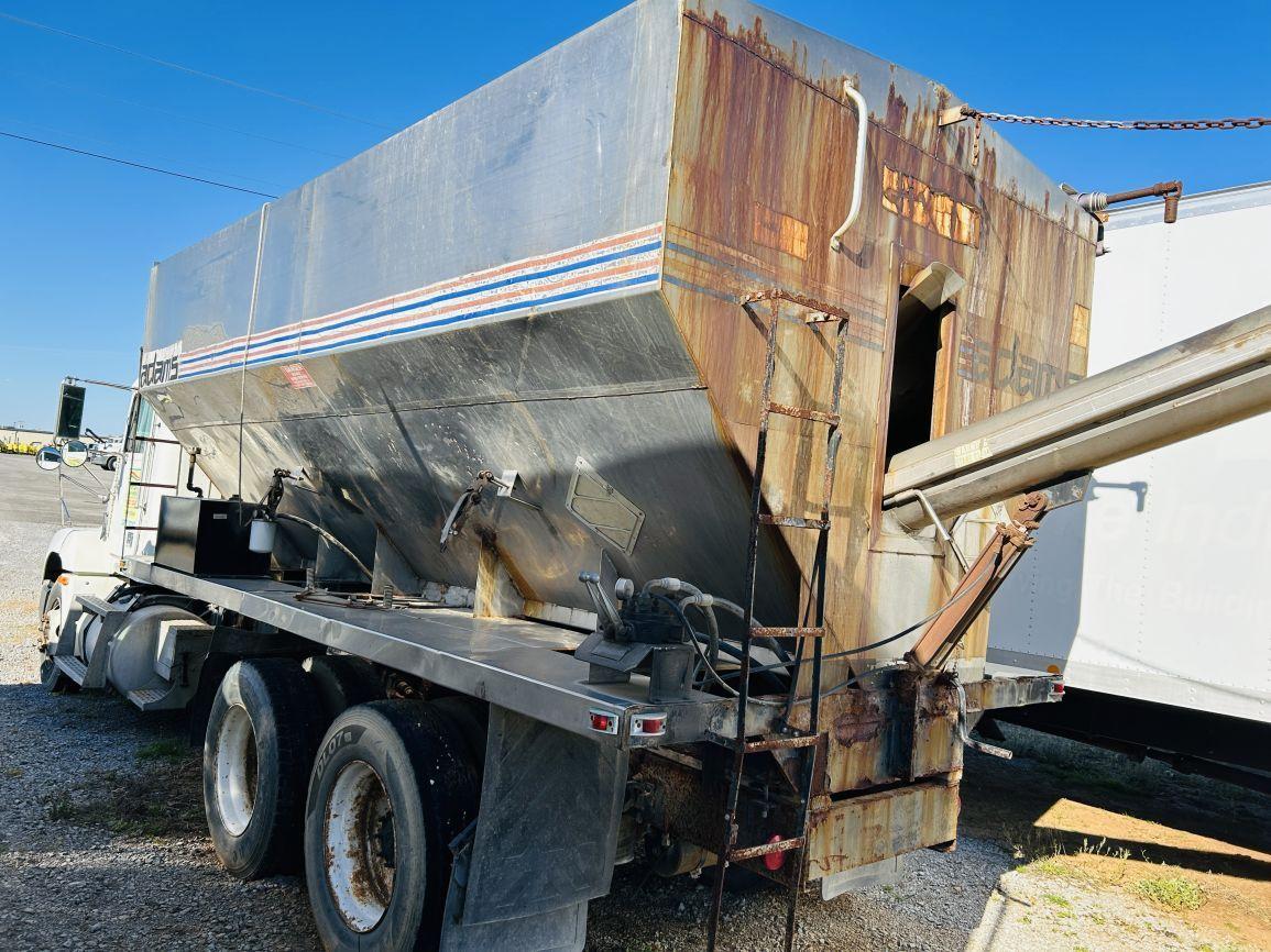 1996 FREIGHTLINER FLD112 T/A Tender Truck