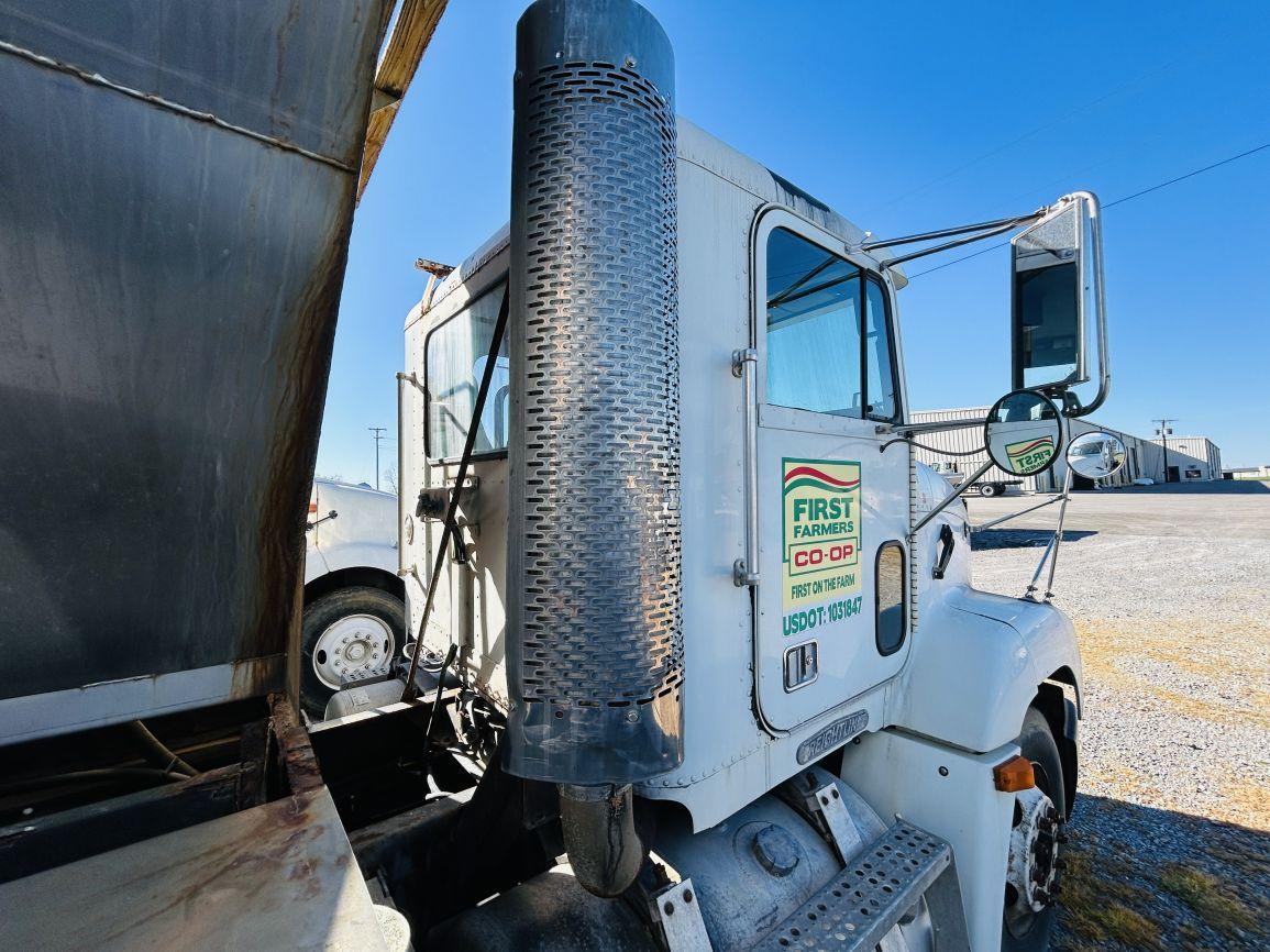 1996 FREIGHTLINER FLD112 T/A Tender Truck