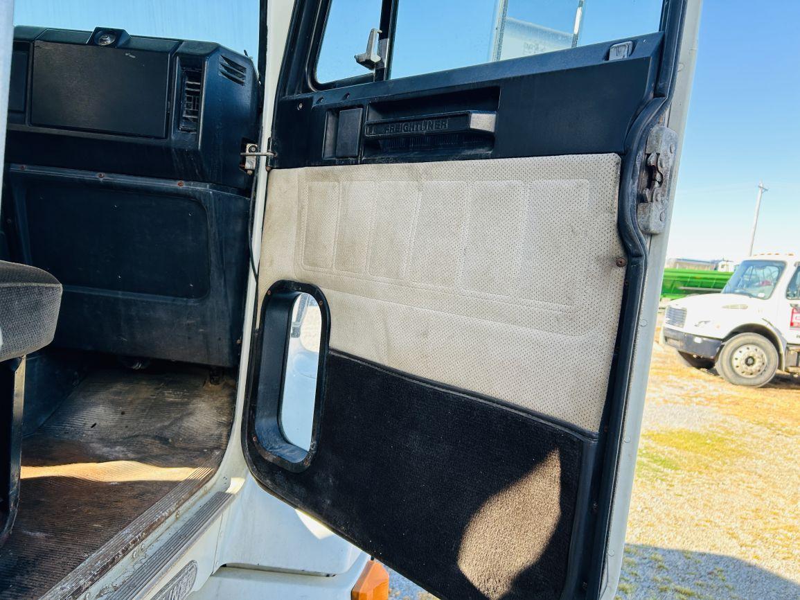 1996 FREIGHTLINER FLD112 T/A Tender Truck