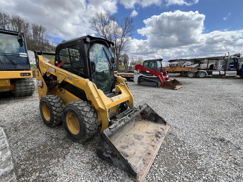 Caterpillar 242D3 Skid Steer Loader