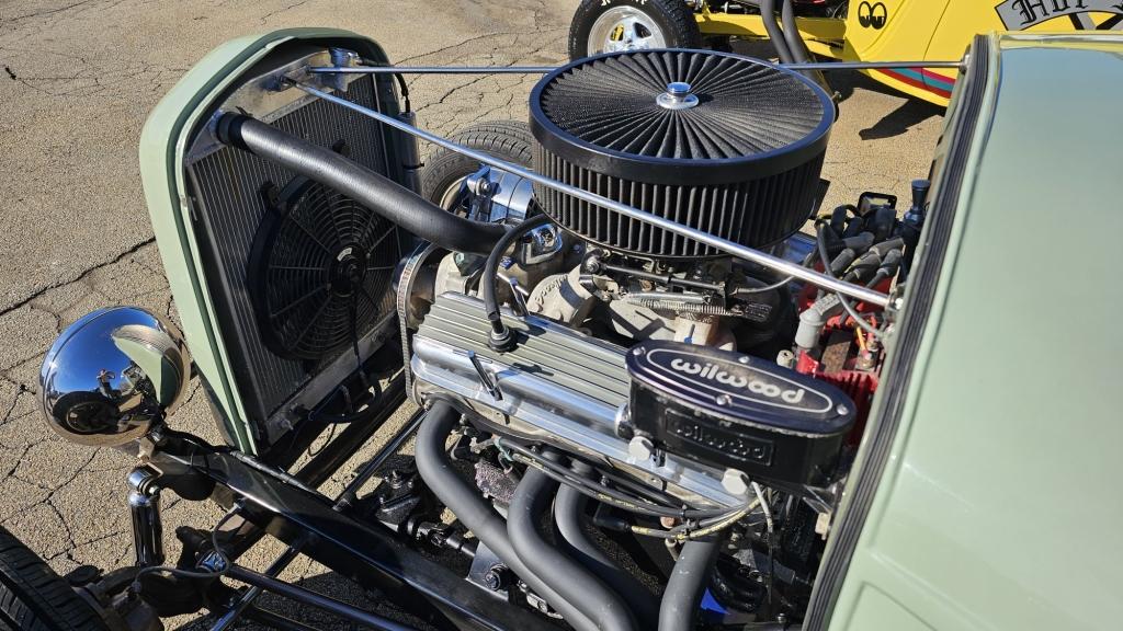 1932 Ford Custom 5-Window Coupe