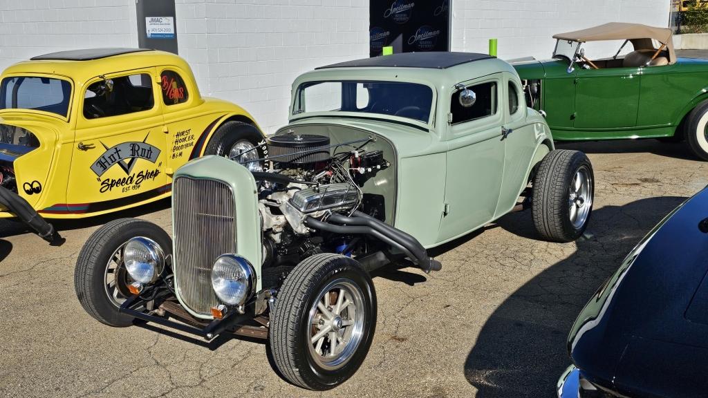 1932 Ford Custom 5-Window Coupe