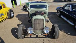 1932 Ford Custom 5-Window Coupe