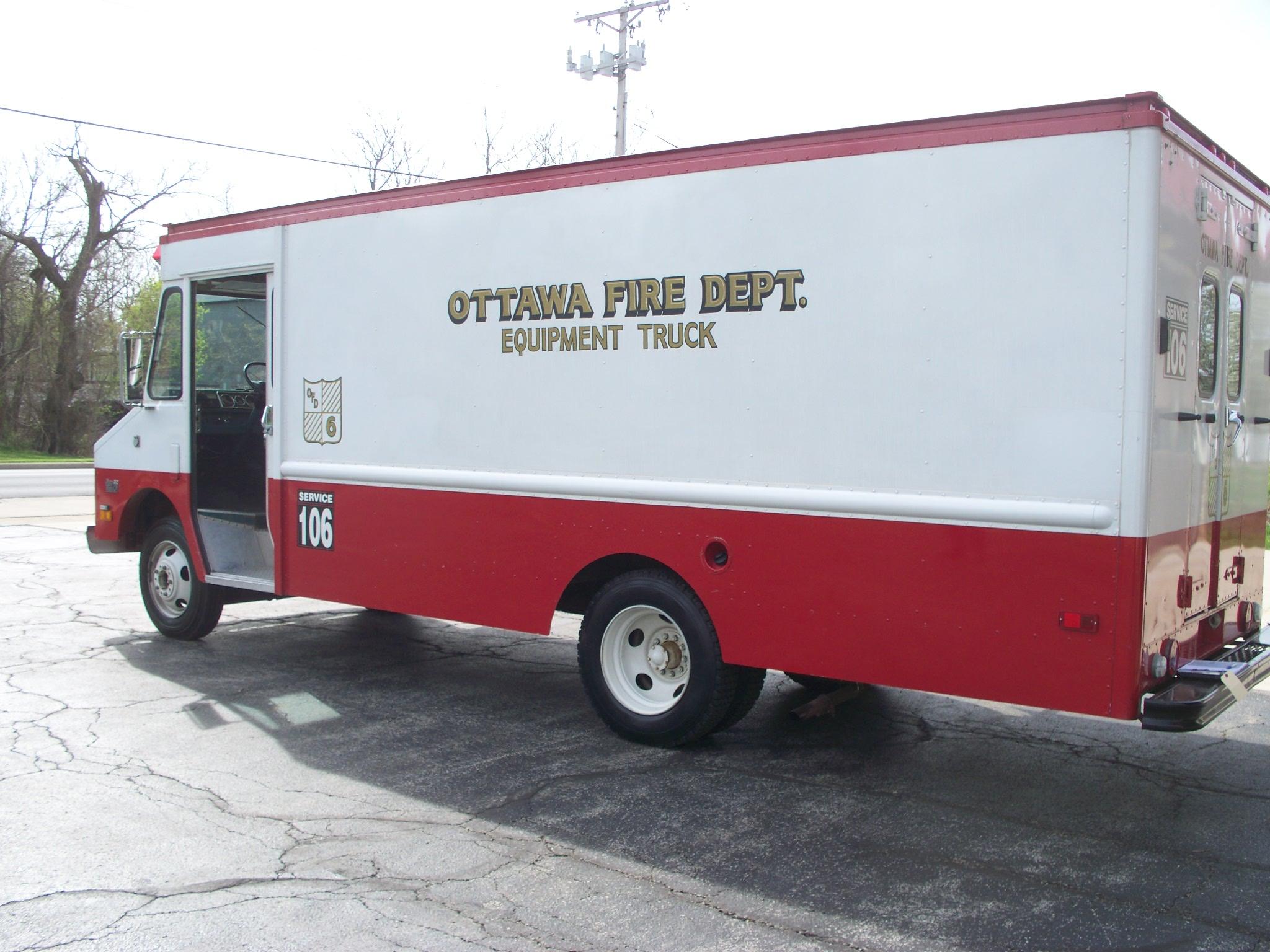 •	1987 Chevy Step Van / Walk-in Van