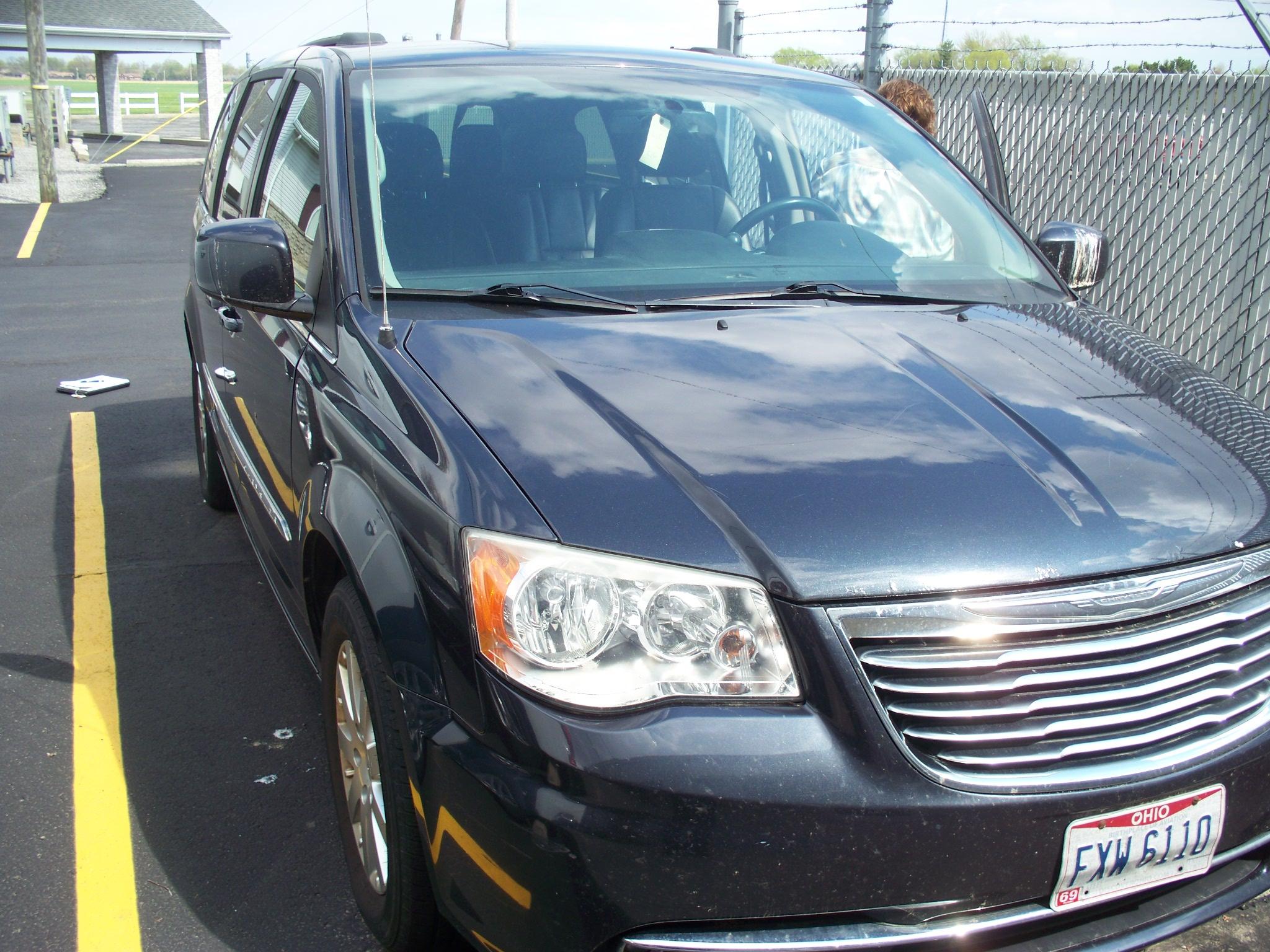 •	2013 Chrysler Town and Country,