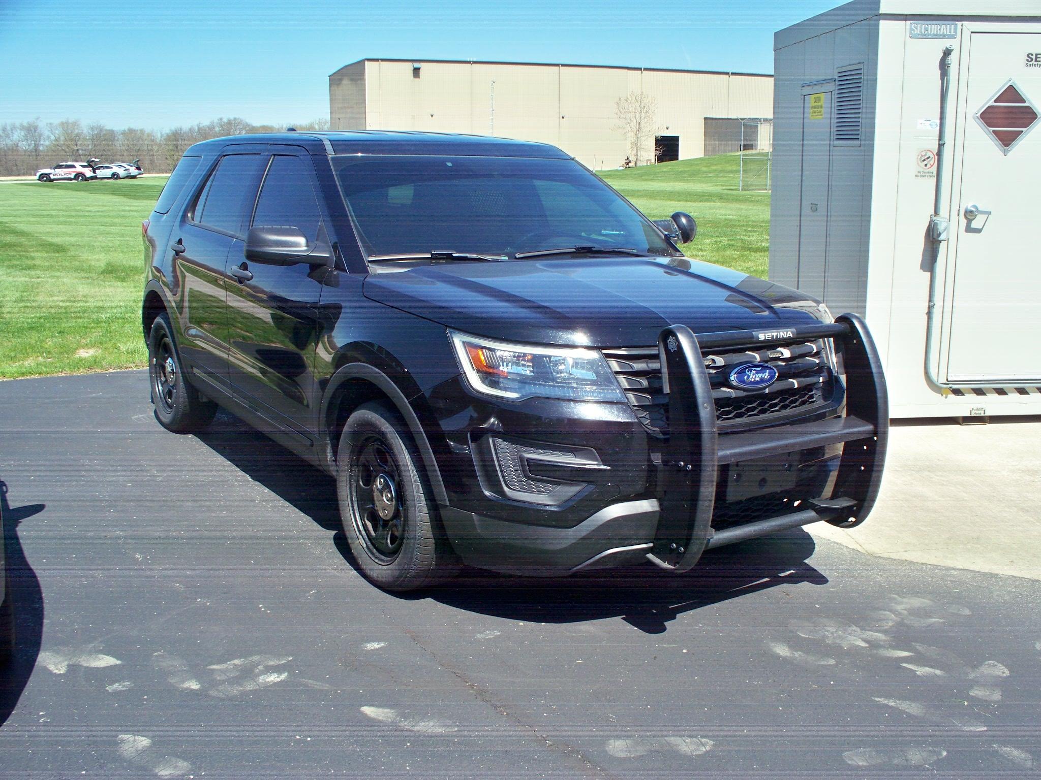 •	2017 Ford Explorer SUV