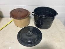 Graniteware 2 pots with lids