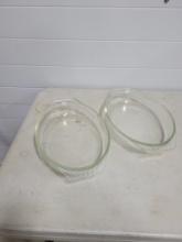 2 Pyrex dishes