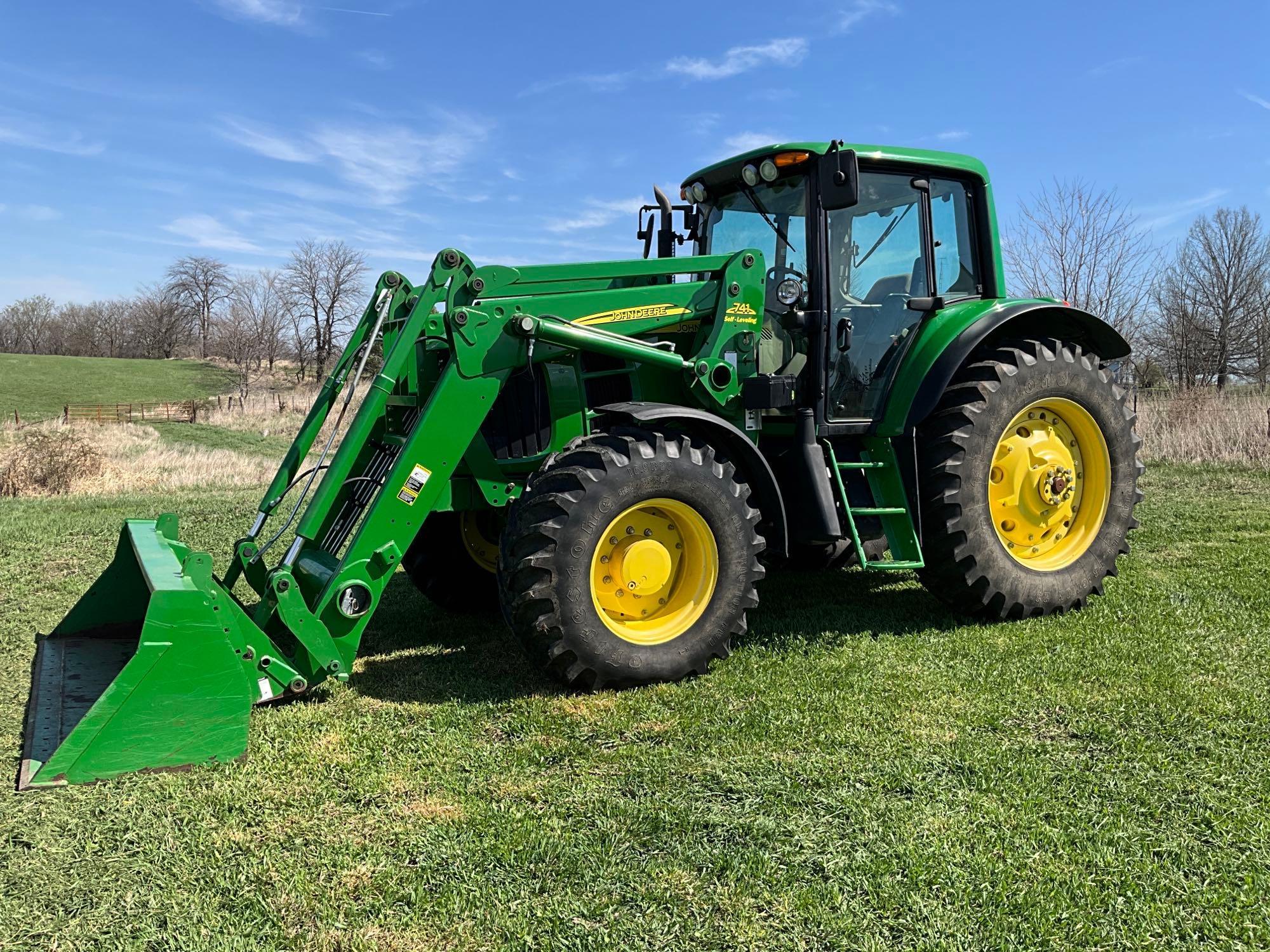 2008 John Deere 7230 Premium MFWD tractor