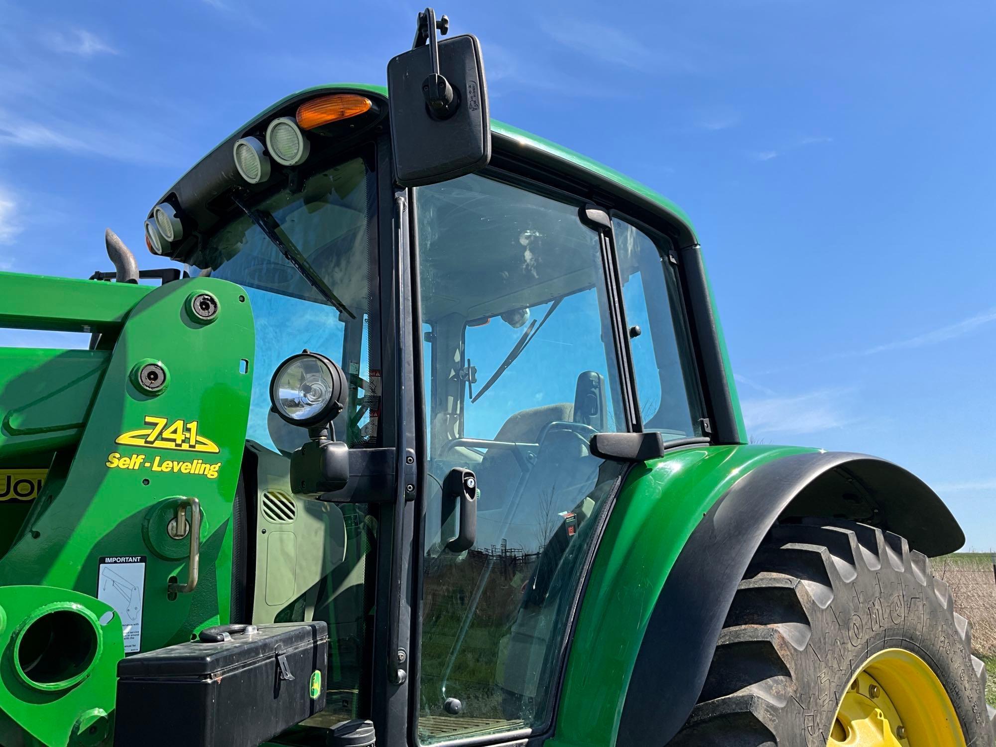 2008 John Deere 7230 Premium MFWD tractor