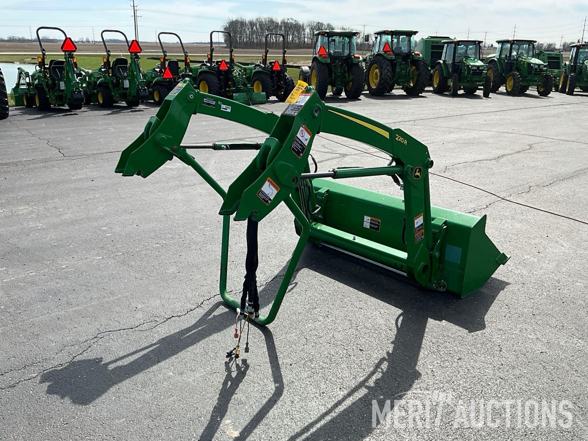 John Deere 220R Loader