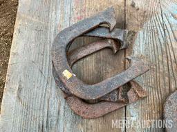 (4) horse shoes