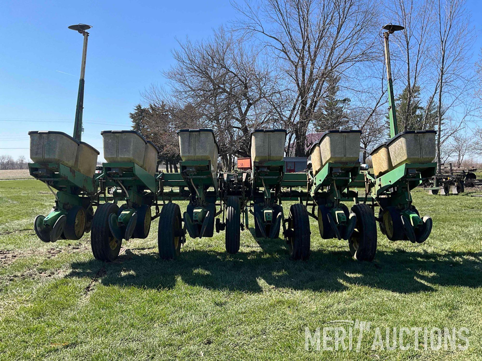 John Deere 7000 6 row 30in. planter