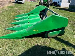 John Deere 443 4 row 30in. corn head