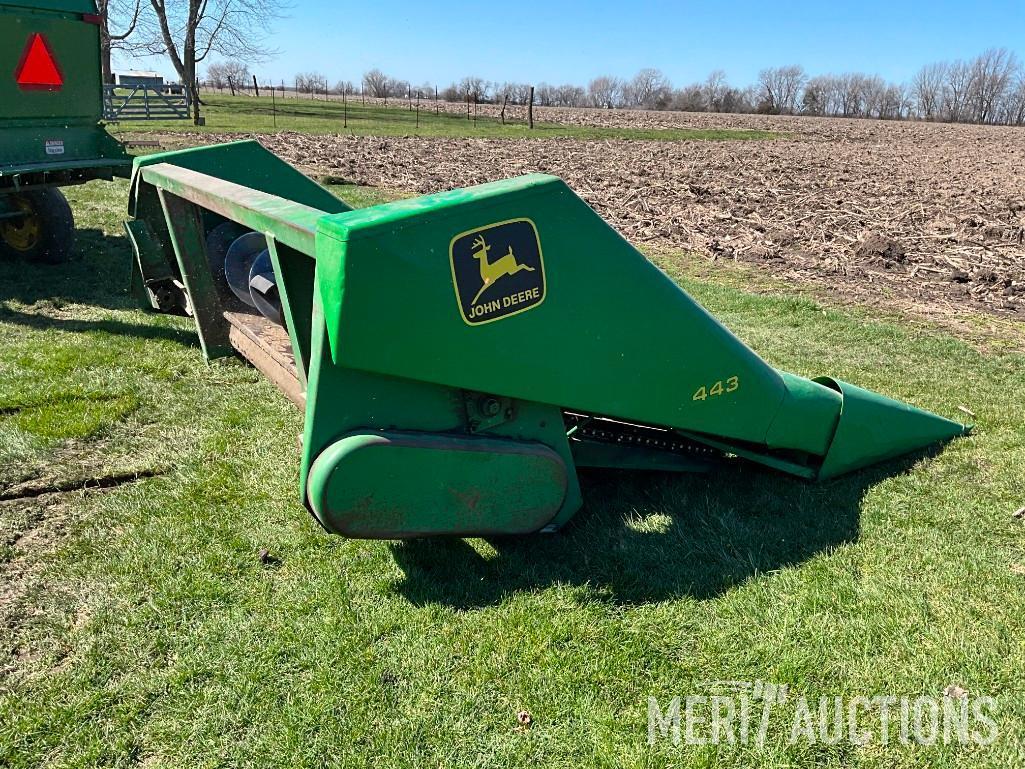 John Deere 443 4 row 30in. corn head