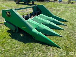 John Deere 443 4 row 30in. corn head