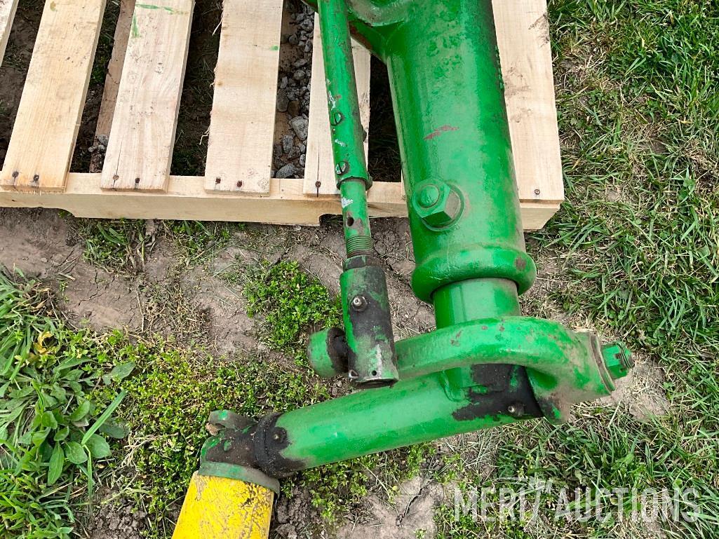 John Deere 2 cyl. wide front end