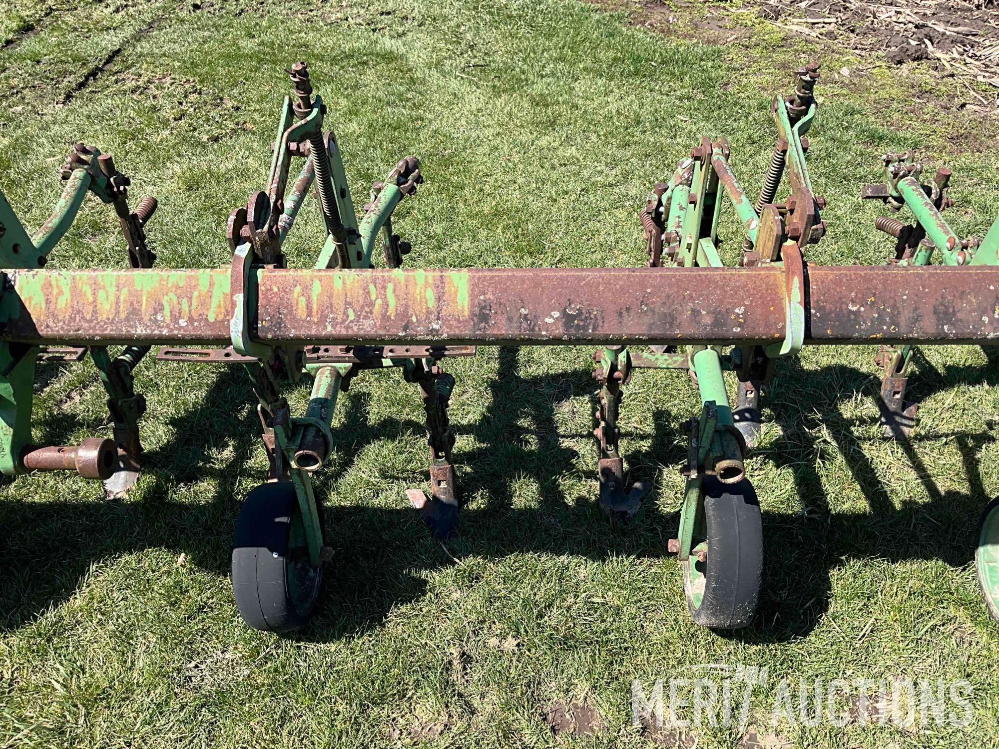 John Deere 6 row 30in. 3-pt. cultivator