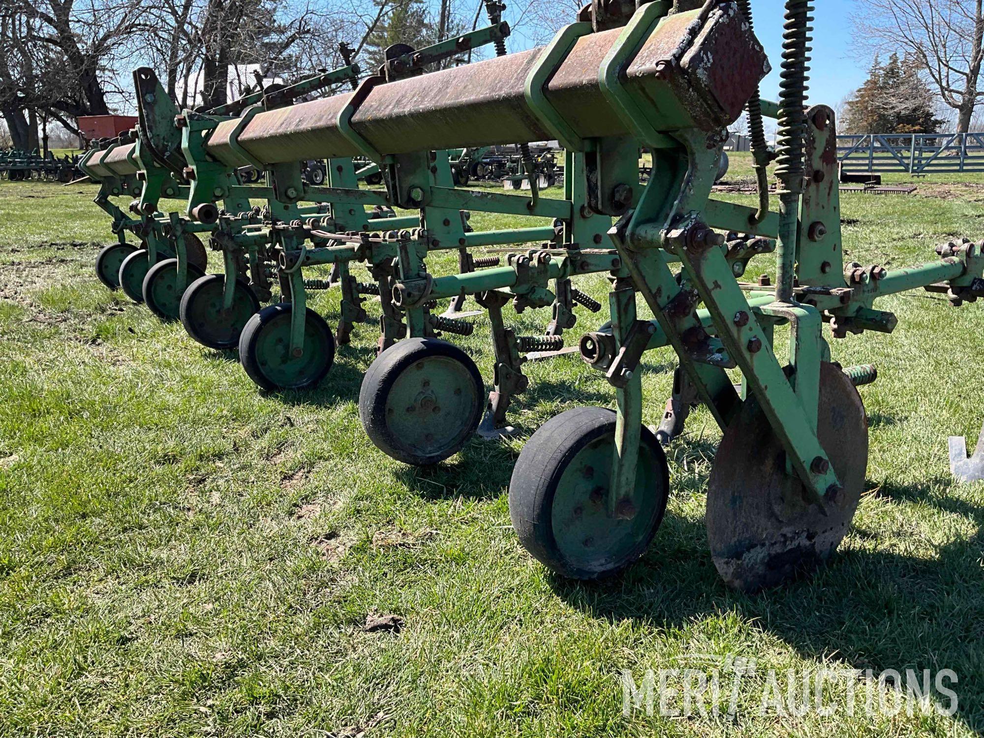 John Deere 6 row 30in. 3-pt. cultivator