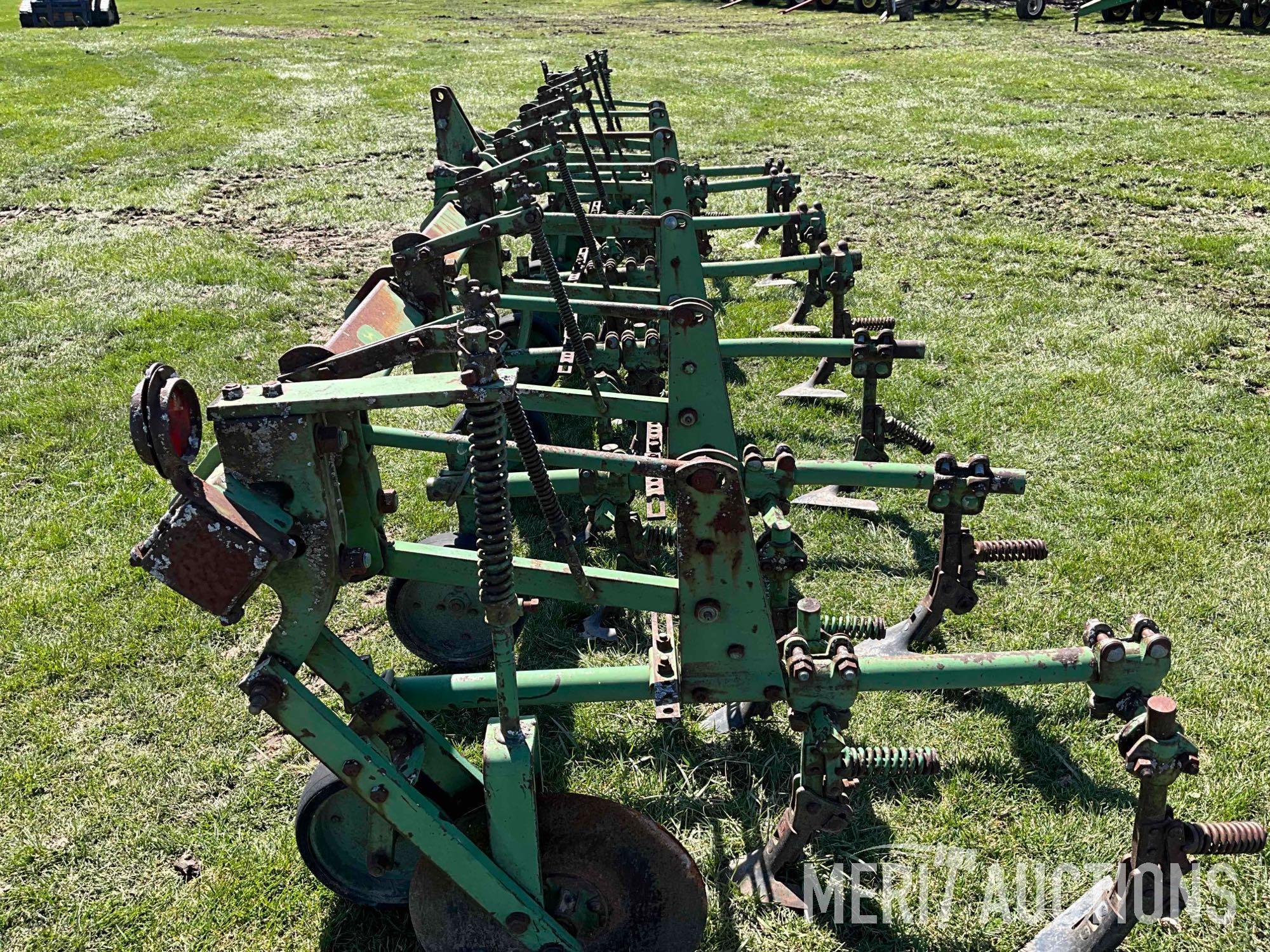 John Deere 6 row 30in. 3-pt. cultivator