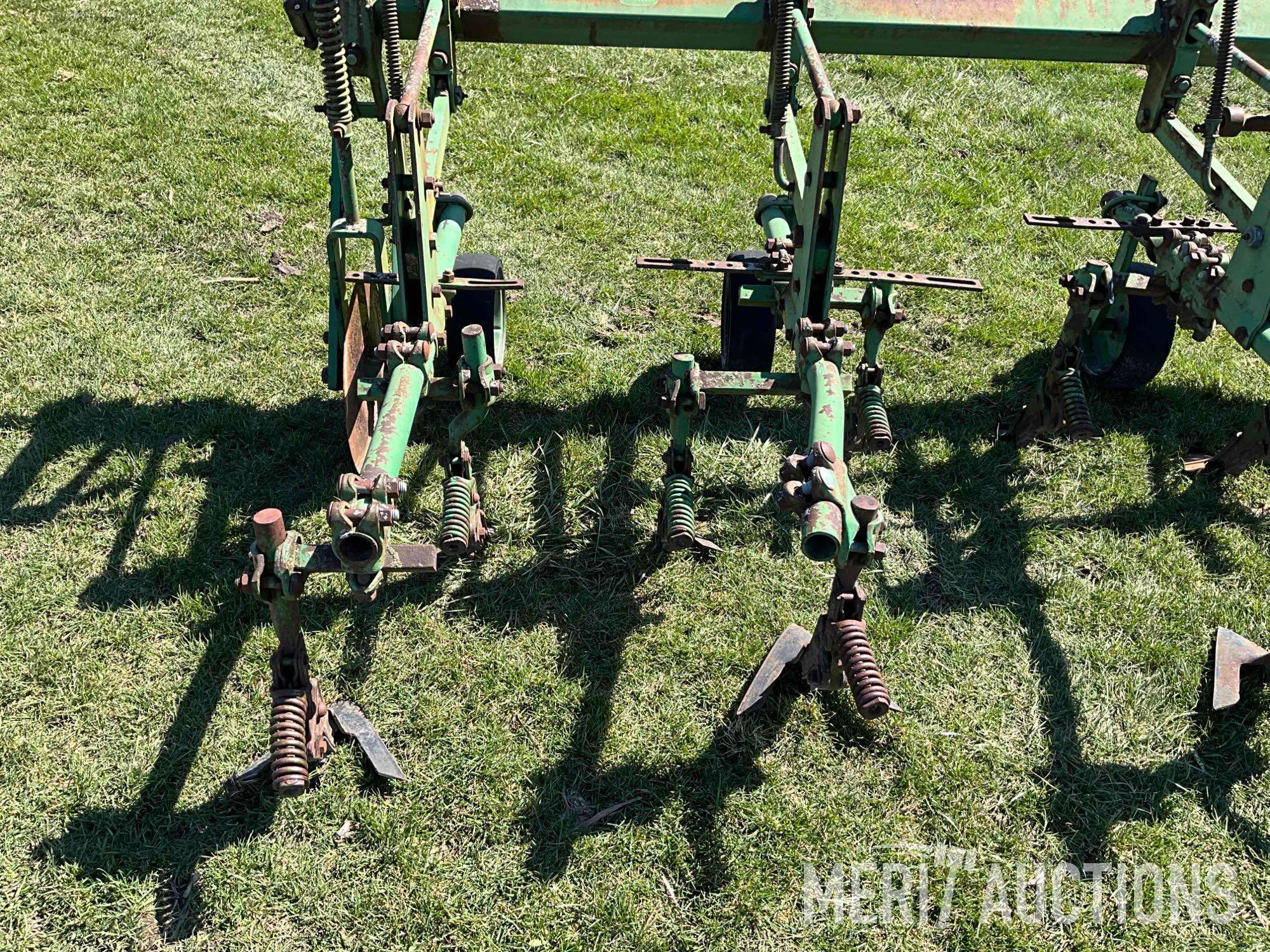 John Deere 6 row 30in. 3-pt. cultivator