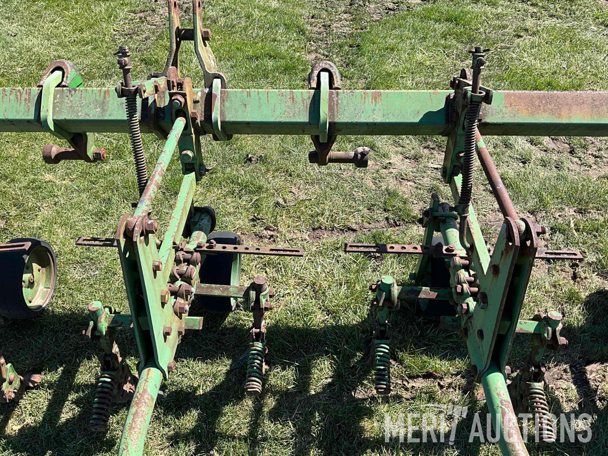 John Deere 6 row 30in. 3-pt. cultivator