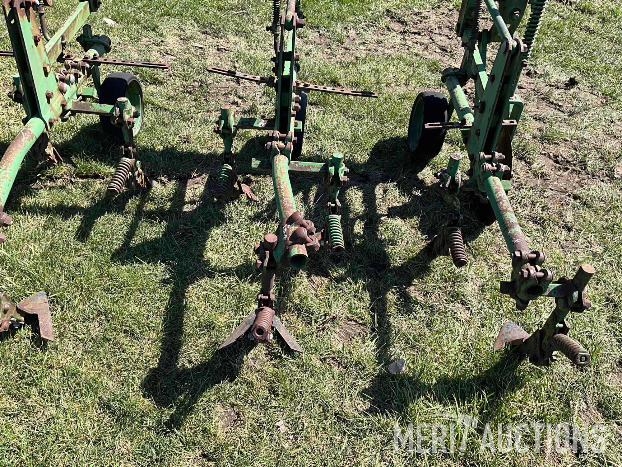 John Deere 6 row 30in. 3-pt. cultivator