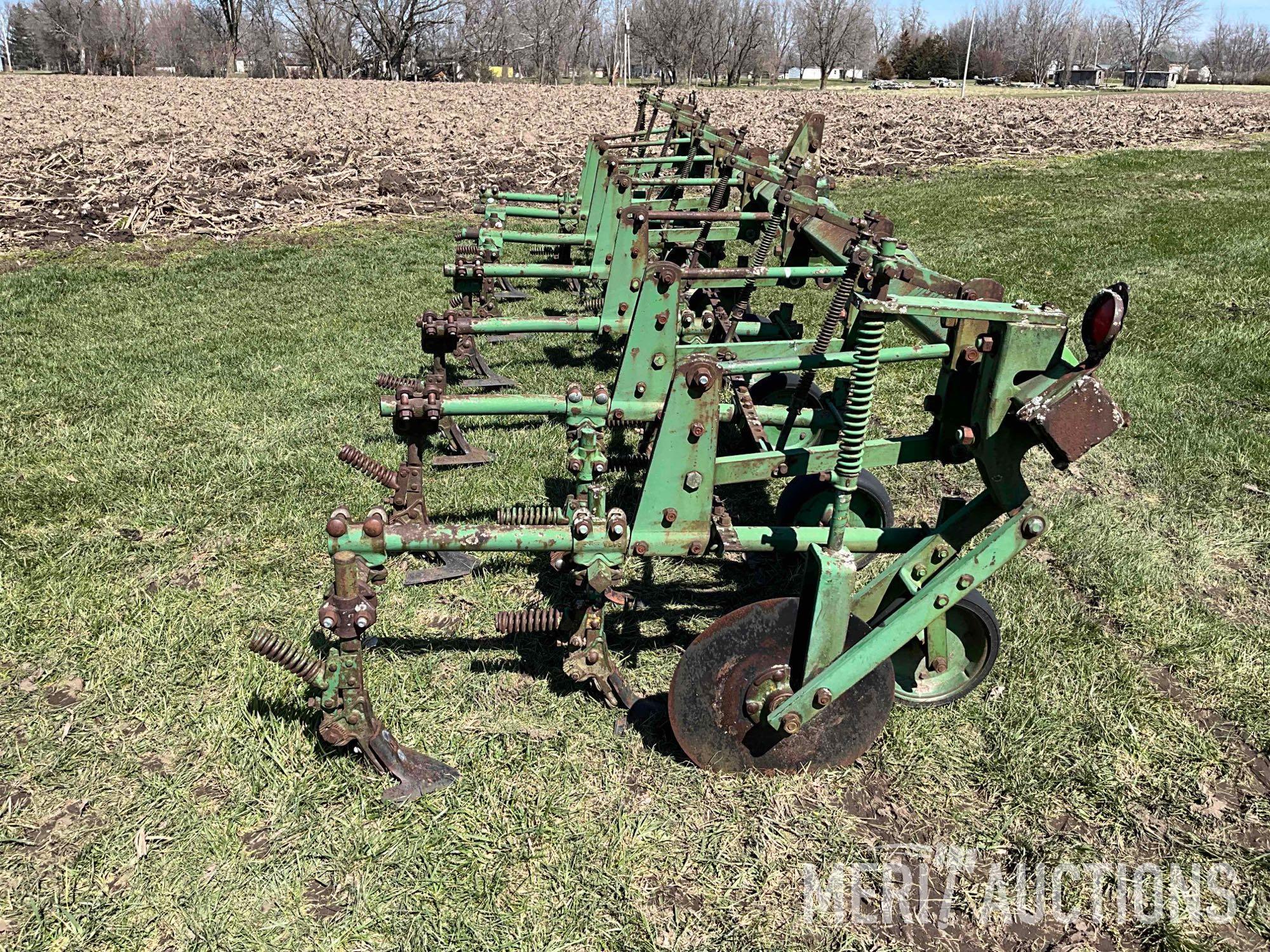 John Deere 6 row 30in. 3-pt. cultivator