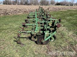 John Deere 6 row 30in. 3-pt. cultivator