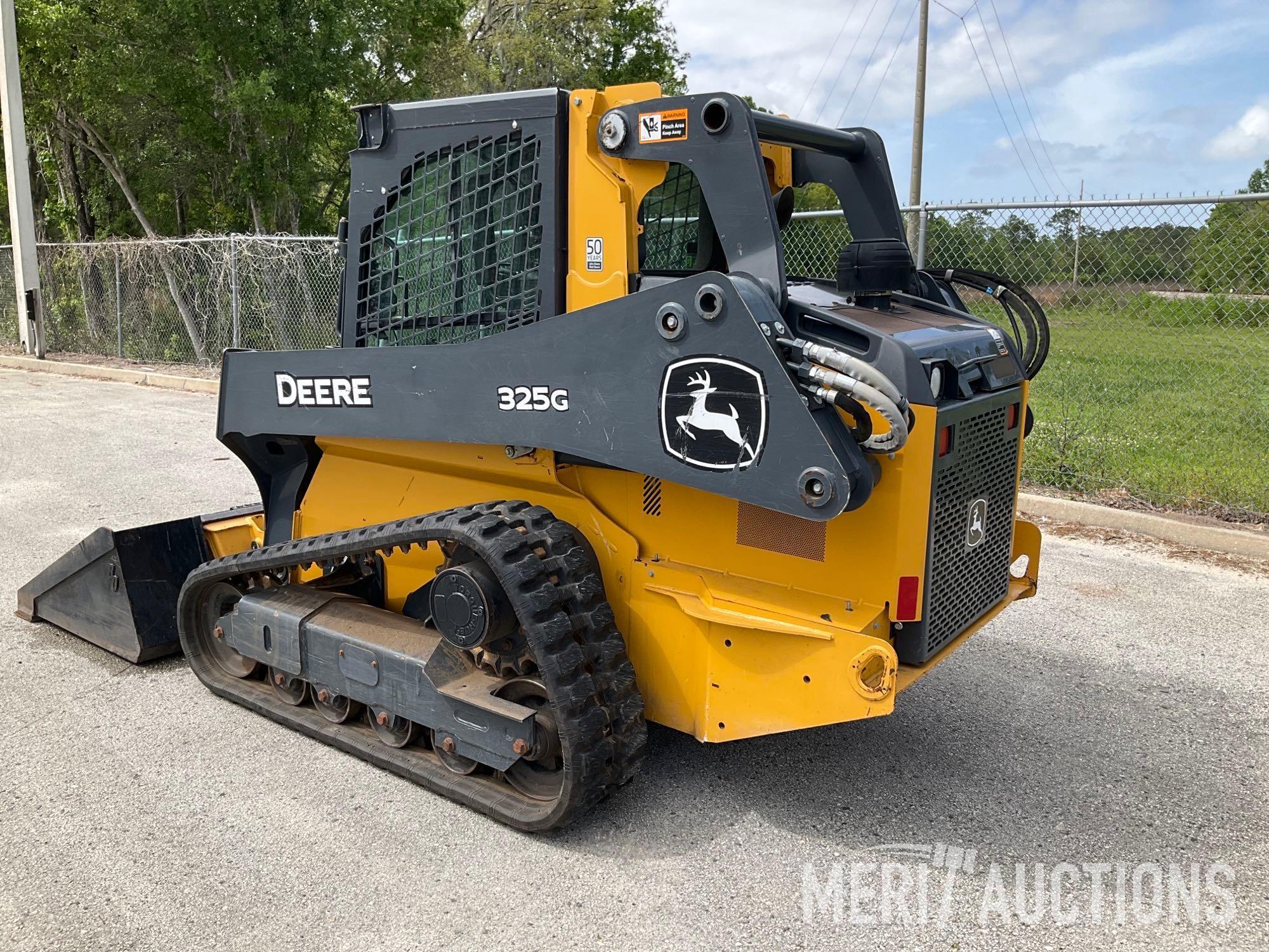 2020 John Deere 325G