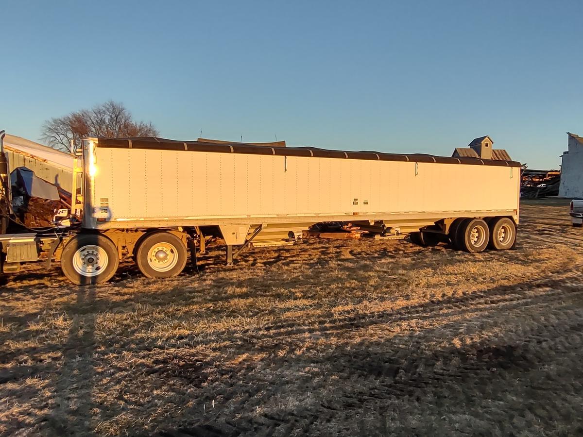 Wilson Hopper Bottom Grain Trailer