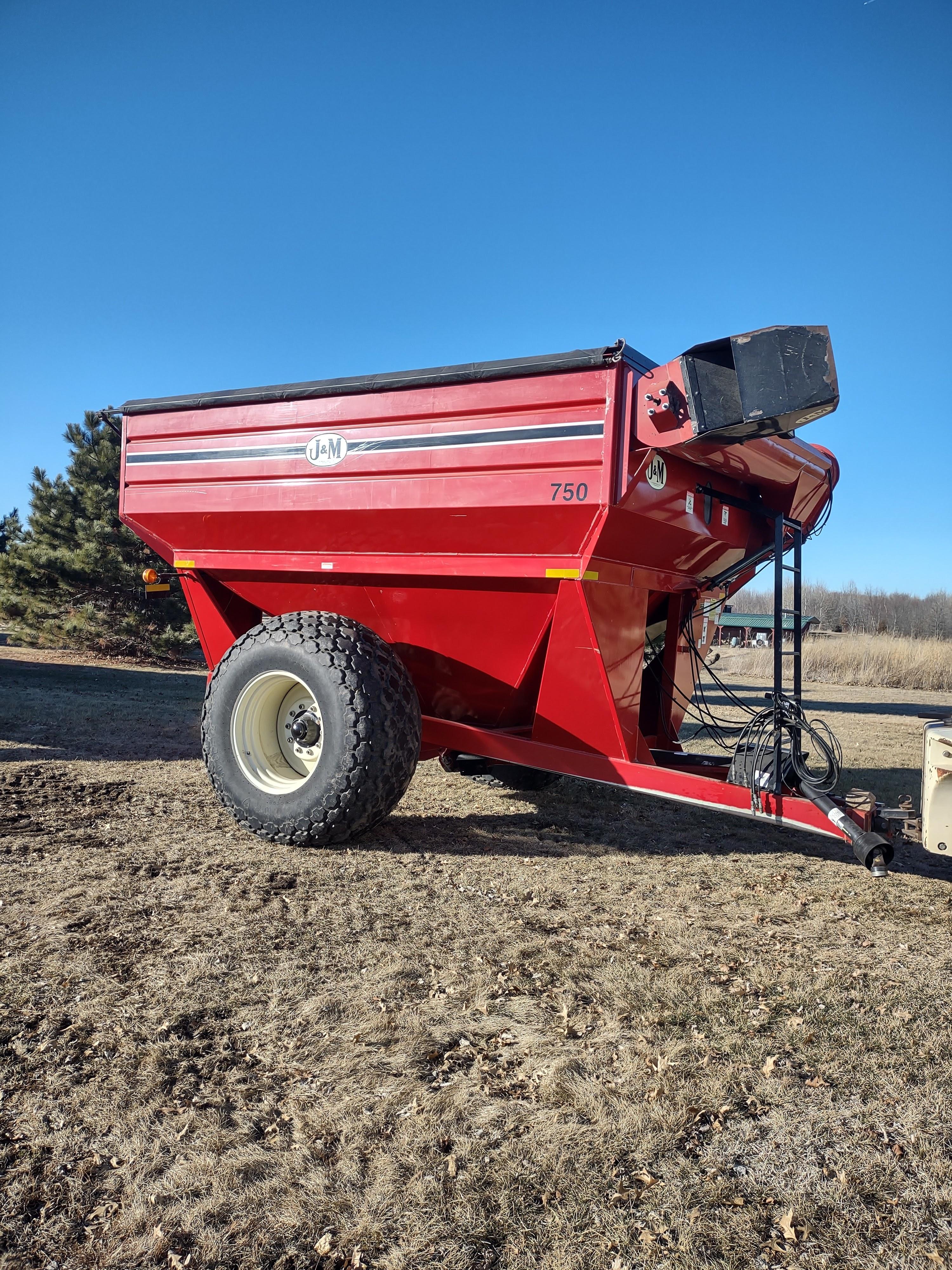 J & M 750 Auger Wagon