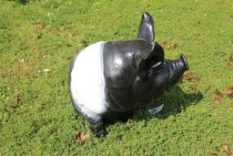 pig statue