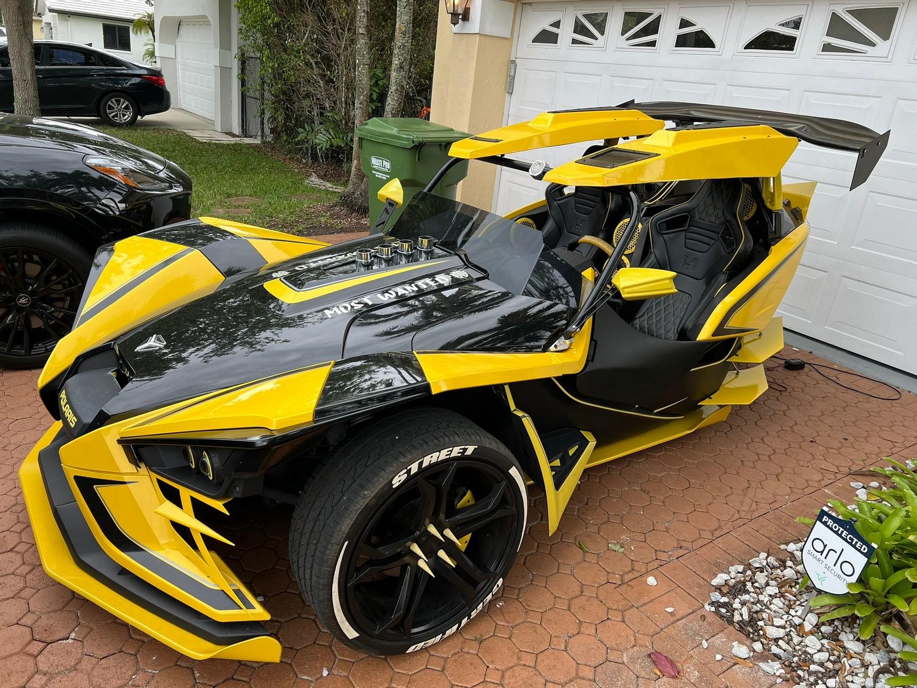 2019 POLARIS SLINGSHOT SLR - 13648 MILES ON ODOMETER - VIN 57XAARFA8K813176