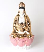 Lovely Seated Chinese Porcelain Quan Yin