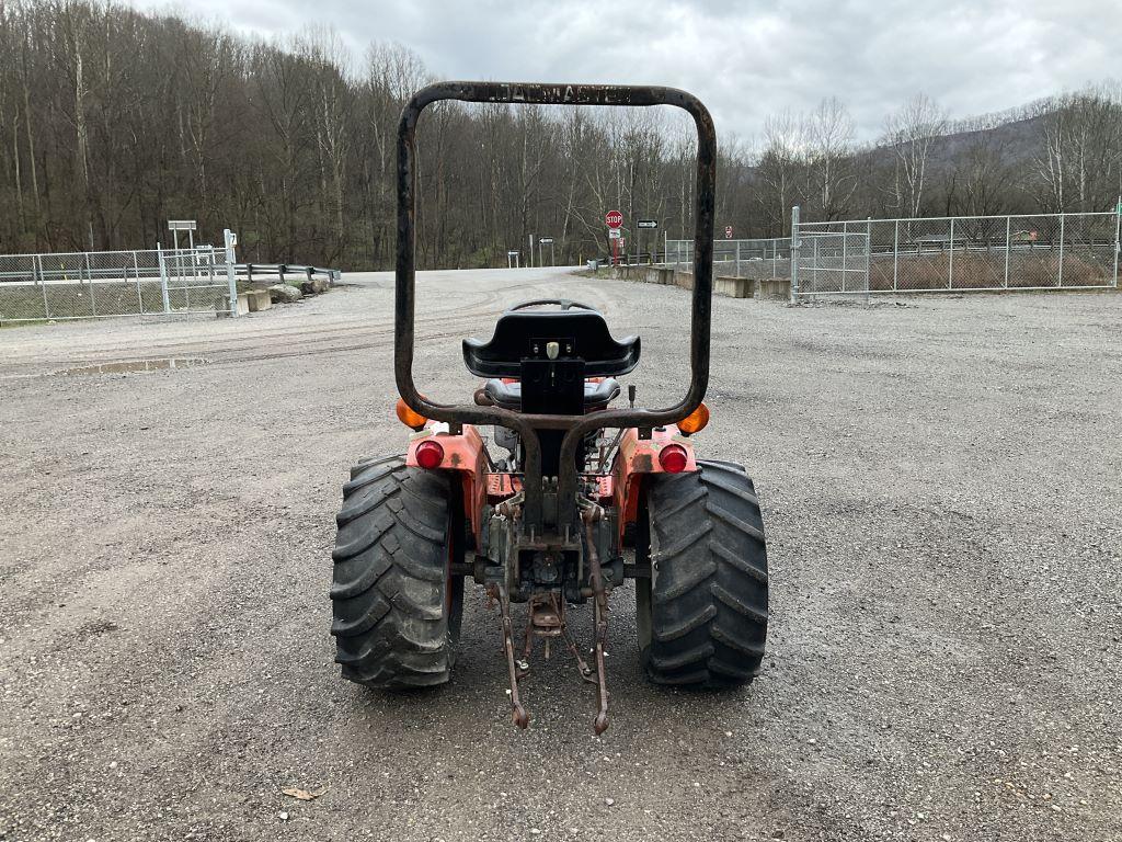 Kubota B5200E Compact Tractor