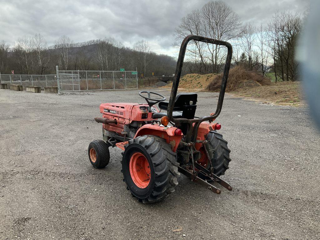 Kubota B5200E Compact Tractor