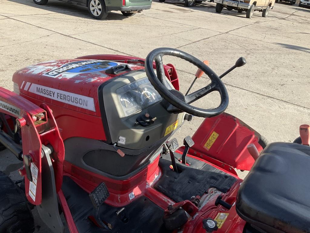 Massey GC1705 Tractor