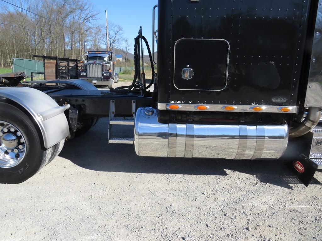 2003 Peterbilt 379,