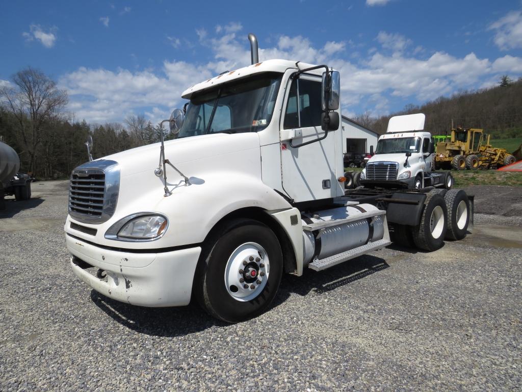 2003 Freightliner Coumbia