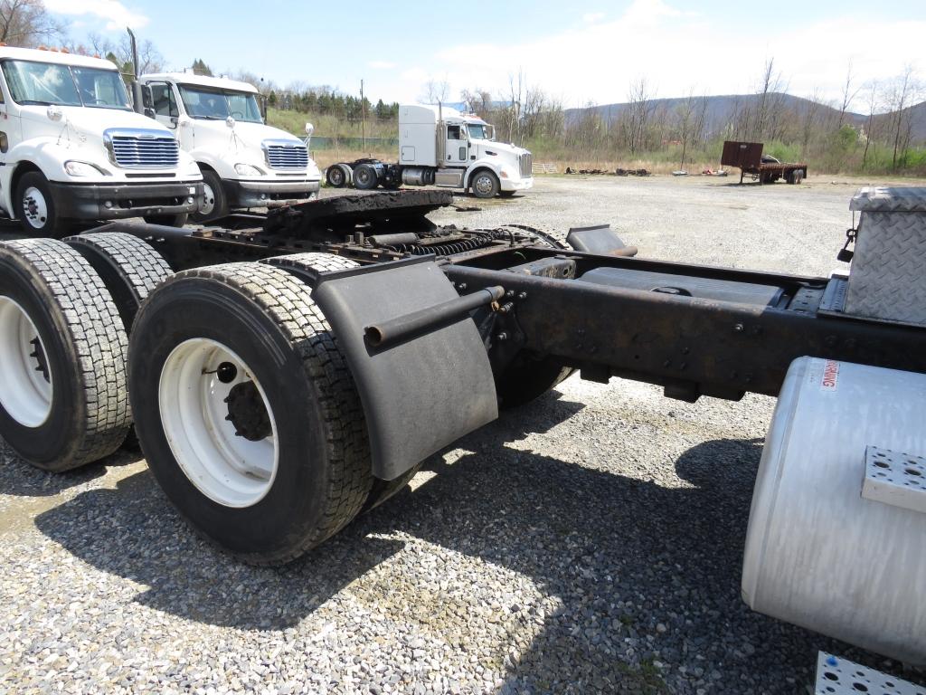 2003 Freightliner Coumbia