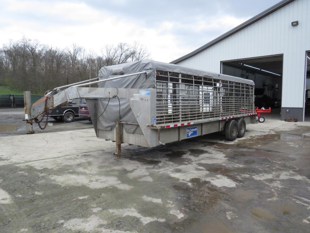 2000 Gooseneck Brand 24' Cattle trailer